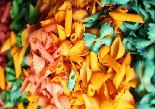 βάφουμε-μακαρόνια-κατασκευές-χωρίς-αλκοόλ