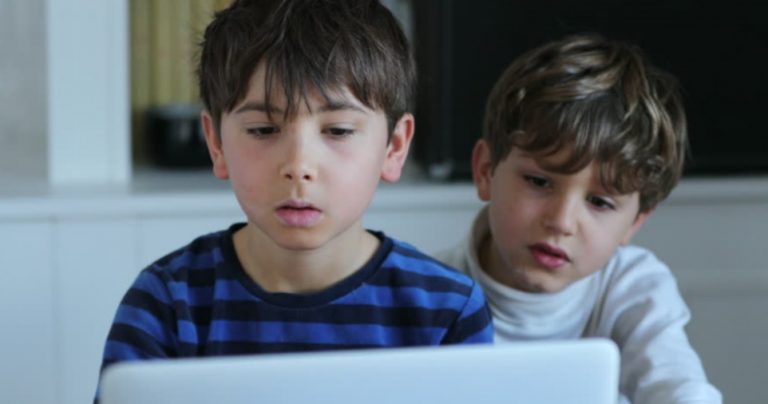 Παιδιά και χρόνος μπροστά από την οθόνη